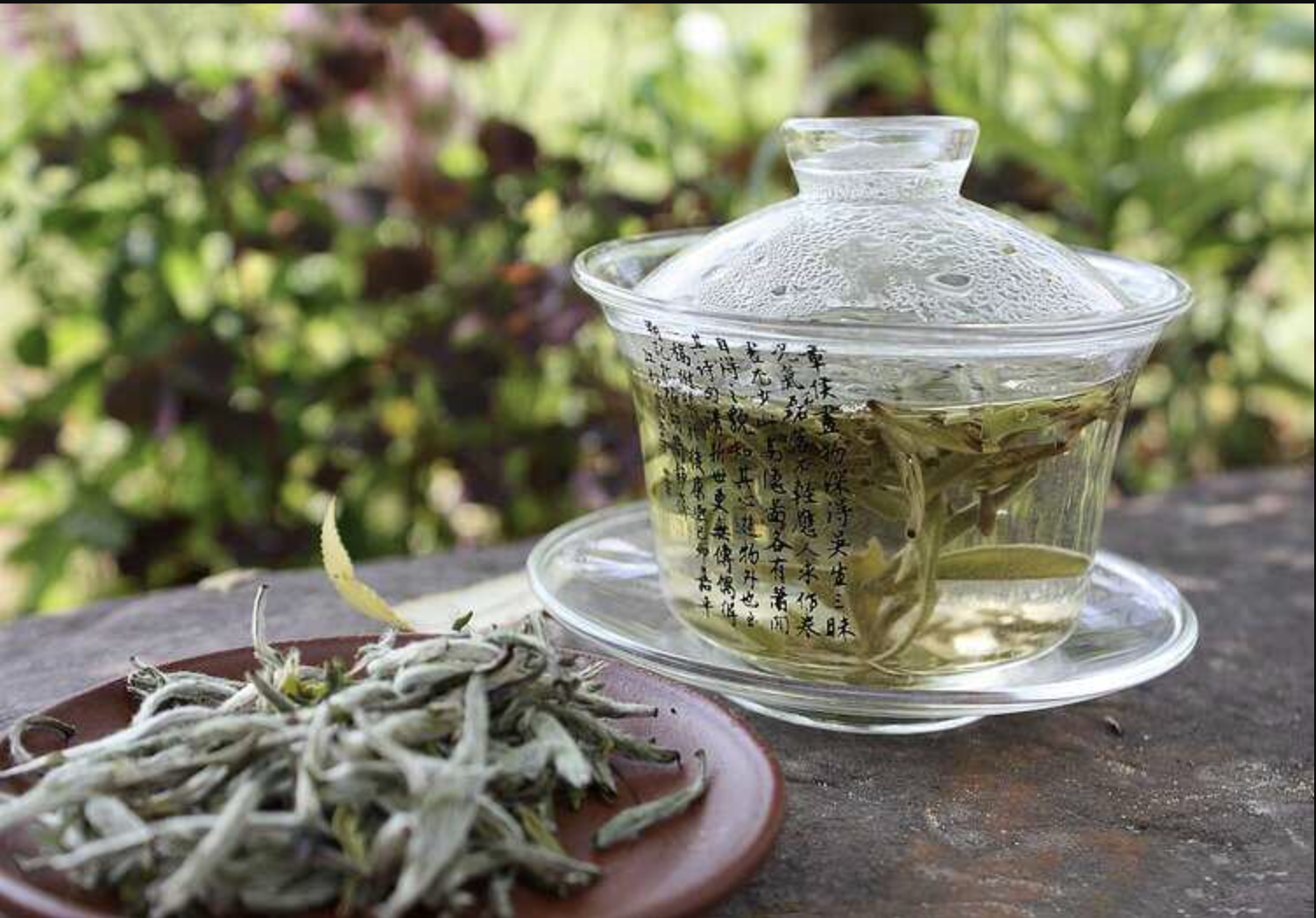 White tea. Белый китайский чай. Белый чай Китай. Белый чай заварка. Белый Императорский чай.