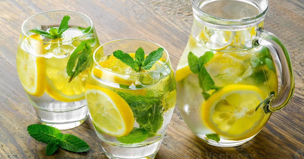 Лимон помогает похмелья. Вода Сасси. Вода Сасси для похудения. Лимонная вода Горная. Вода с лимоном натощак.