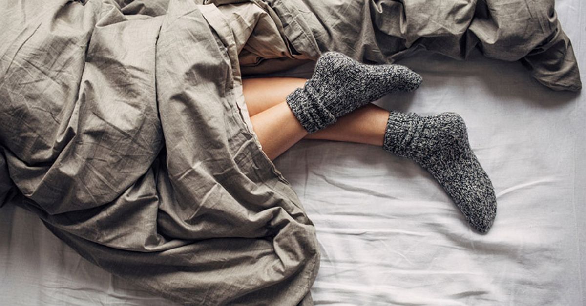 Спать в теплых носках полезно ли. Можно спать в носках