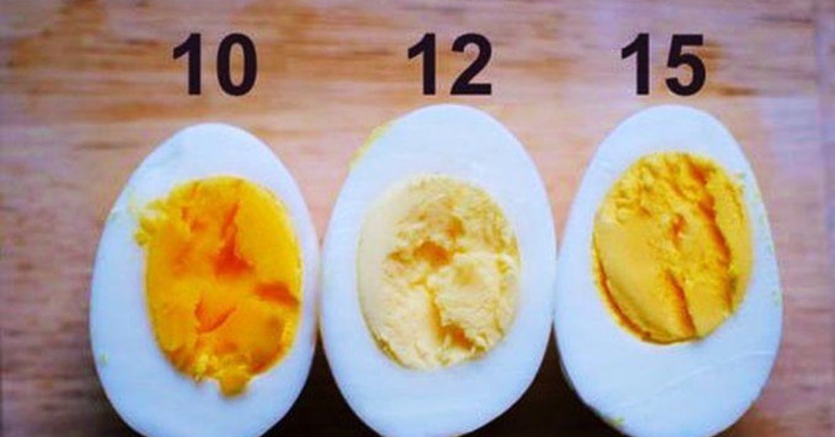 Почему яйцо оранжевое. Цвет желтка домашних яиц. Цвет куриного желтка. Бледный желток. Желток вареного яйца.