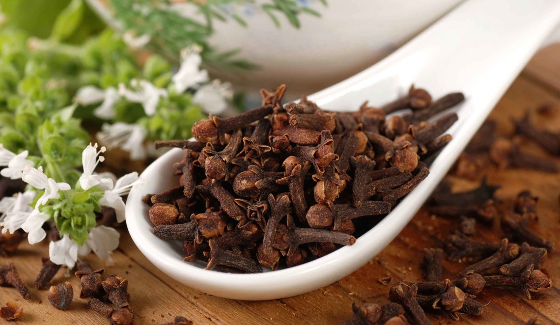 Here's How To Use Cloves To Get Rid Of Bloating, Blood Clots And 15
