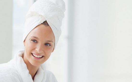 Եթե լոգանք ընդունելուց հետո սրբիչը փաթաթում եք գլխի՞ն. կարդացեք սա