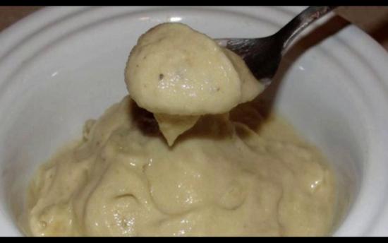 Մանրացրեք բանանը և ավելացրեք ջուր և մեղր։ Տեսեք թե ինչ հրաշք միջոց է և հզոր դեղամիջոց