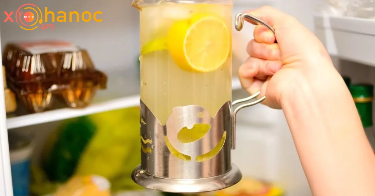 Заливать кипятком или холодной водой. Стакан воды с лимоном. Горячая вода с лимоном. Теплая вода с лимоном. Стакан с лимоном.