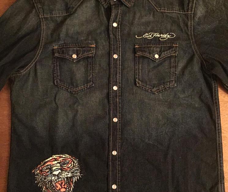 Շտապ վաճառվում է ԱՄՆ-ից ուղարկված օրիգինալ Ed Hardy  ջինսի վերնաշապիկ բավականին մատչելի գնով ՝ ընդամենը 35․000 դրամ։ Շտապեք  ․․․ Մանրամասների համար զանգահարեք ՝ 099-17-97-27 հեռախոսահամարով։