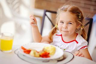 Ինչպե՞ս կերակրել երեխային՝ իմունիտետը լավացնելու համար. 8 կանոն