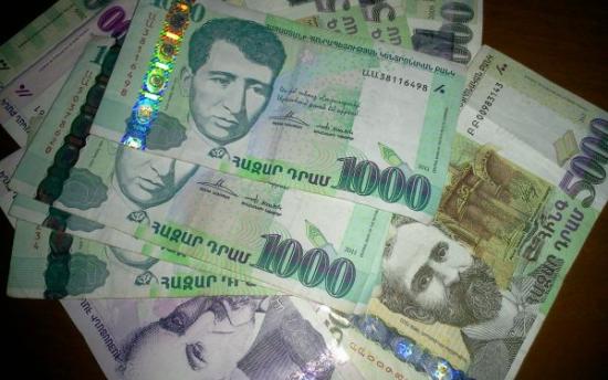 Աշխատելուն զուգահեռ՝ 50 տարեկանից ստանալ կենսաթոշակ. քաղաքացիների հարցերի հետքերով