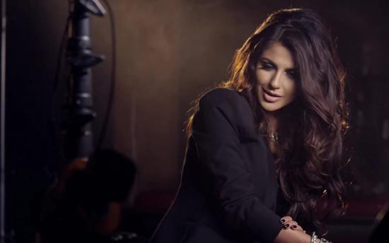 Ինչպես է Սիրուշոն զբոսնում որդու հետ Երեւանի կենտրոնում (ֆոտո)