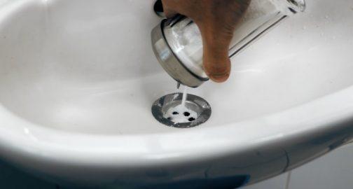 Այս հնարամիտ հնարքն ինձ տատիկս հուշեց. լվացարանակոնքի խցանումն ակնթարթորեն վերացավ 