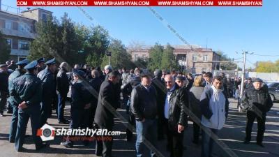 Լարված իրավիճակ Երևանում. նաիրիտցիները փակել են ճանապարհը՝ ասելով, որ «դիփունք խափում ին». 