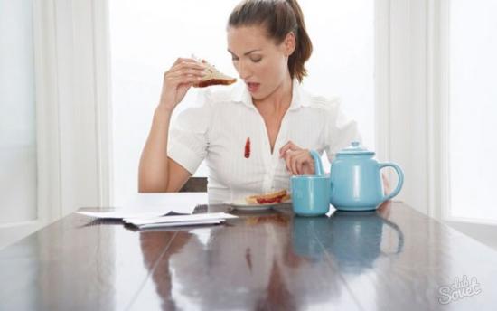 Ինչպես արագորեն հագուստի վրայից վերացնել յուղի հետքերը 