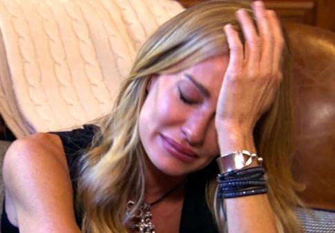 Այս բանից հետո կանայք ժամերով թաքուն արտասվում են