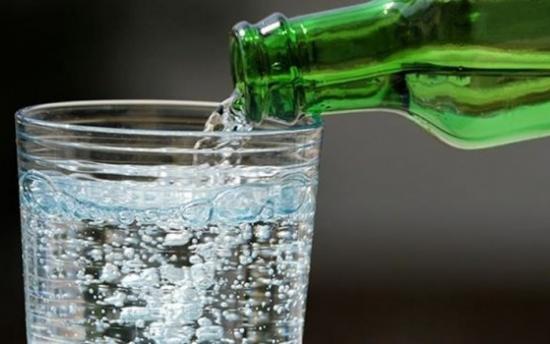 Գազավորված ջուրը նպաստում է կանանց մոտ այդ տհաճ խնդրին