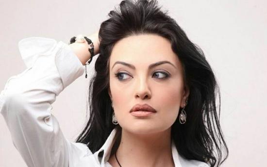 Սև զգեստով 41-ամյա Գայանե Ասլամազյանը՝ ԱՄՆ-ում իր հարսանյաց խնջույքին