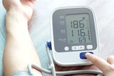 Առաջին հերթին ի՞նչ պետք է անել բարձր ճնշման դեպքում մինչև շտապօգնության ժամանումը. Բոլորը պետք է իմանան այս մասին