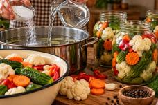 Ինչպե՞ս ճիշտ բռնել թթվի աղաջուրը, որ թթուն չլխկի ու լավ ստացվի