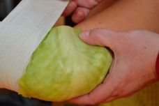 Կաղամբի տերևի միջոցով ազատվեք բորբոքված ծնկերի ցավից, ոսկորների ցավից և հոդացավերից