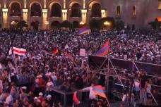 Տեսեք ինչքան մարդ կա այս պահին Ուժեղ Հայաստանի հանրահավաքին ՝ Հանրապետության հրապարակում․ Տեսանյութ