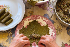 Ձեզ ենք ներկայացնում տոլմա պատրաստելու բոլոր գաղտնիքները ՝ ֆարշ բռնելուց մինչև փաթաթել և եփել