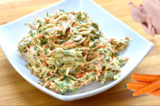 Ամանորյա համեղ աղցանի բաղադրատոմս ՝ հավի մսով և գազարով