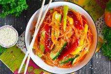 Գազարով, վարունգով և պղպեղով ախորժելի և առողջարար աղցան կորեական խոհանոցից